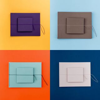 ZVÝHODNĚNÉ SETY fotoalb, vaše oblíbená předvánoční klasika, jsou na e-shopu nyní stálou kategorií.🖤 Dvě stejnobarevná...